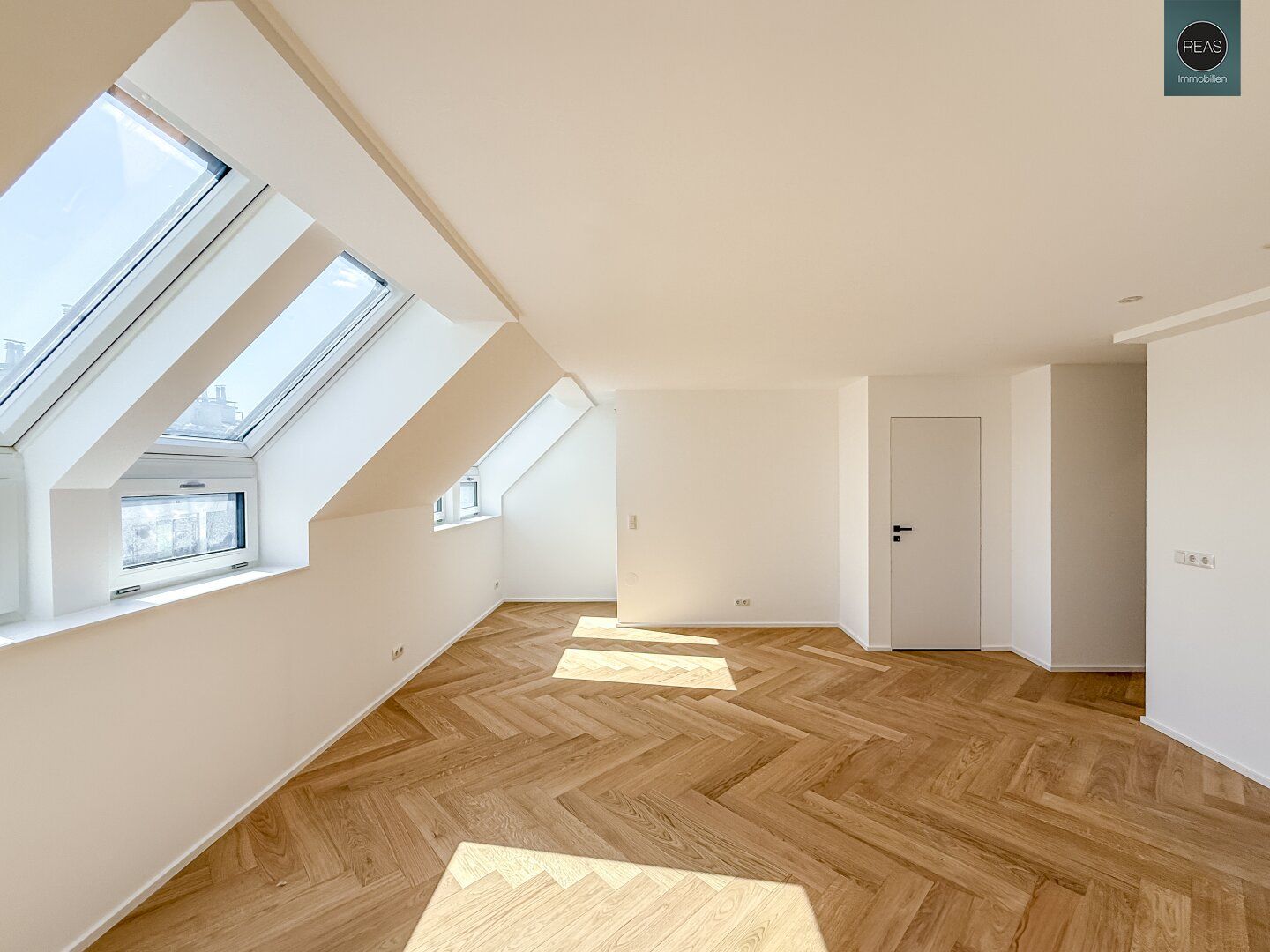 Elevate 1090 - Erstbezug: Luxus Dachgeschoss - Maisonette Wohnung (klimatisiert) nahe U6 Alser Straße, AKH!