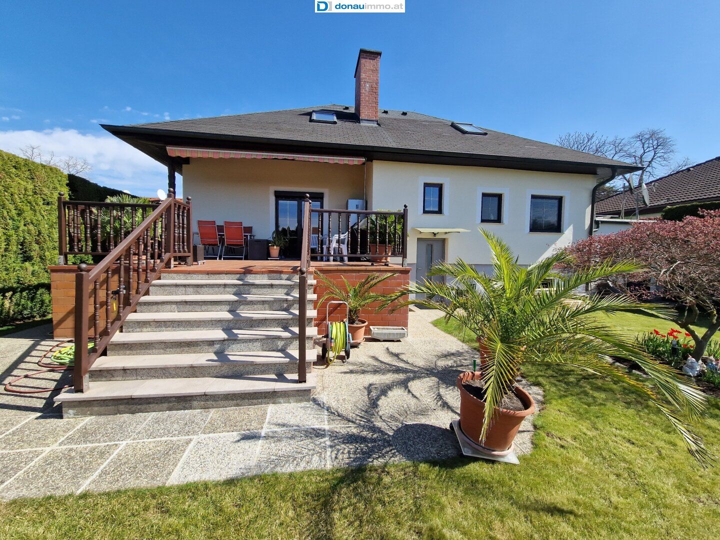 Großzügiges Massivhaus mit Keller und sonnigen Garten, Pool, Terrasse, Garage und Caport in 2483 Weigelsdorf