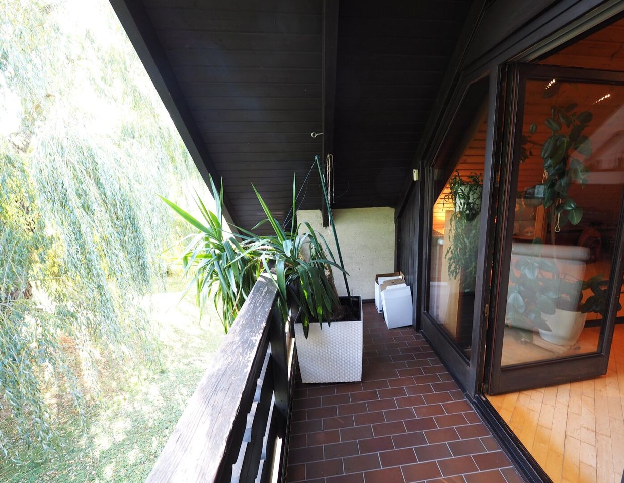 DB IMMOBILIEN | 125 m² Dachgeschoßwohnung mit 123 m² Gartenanteil !!!