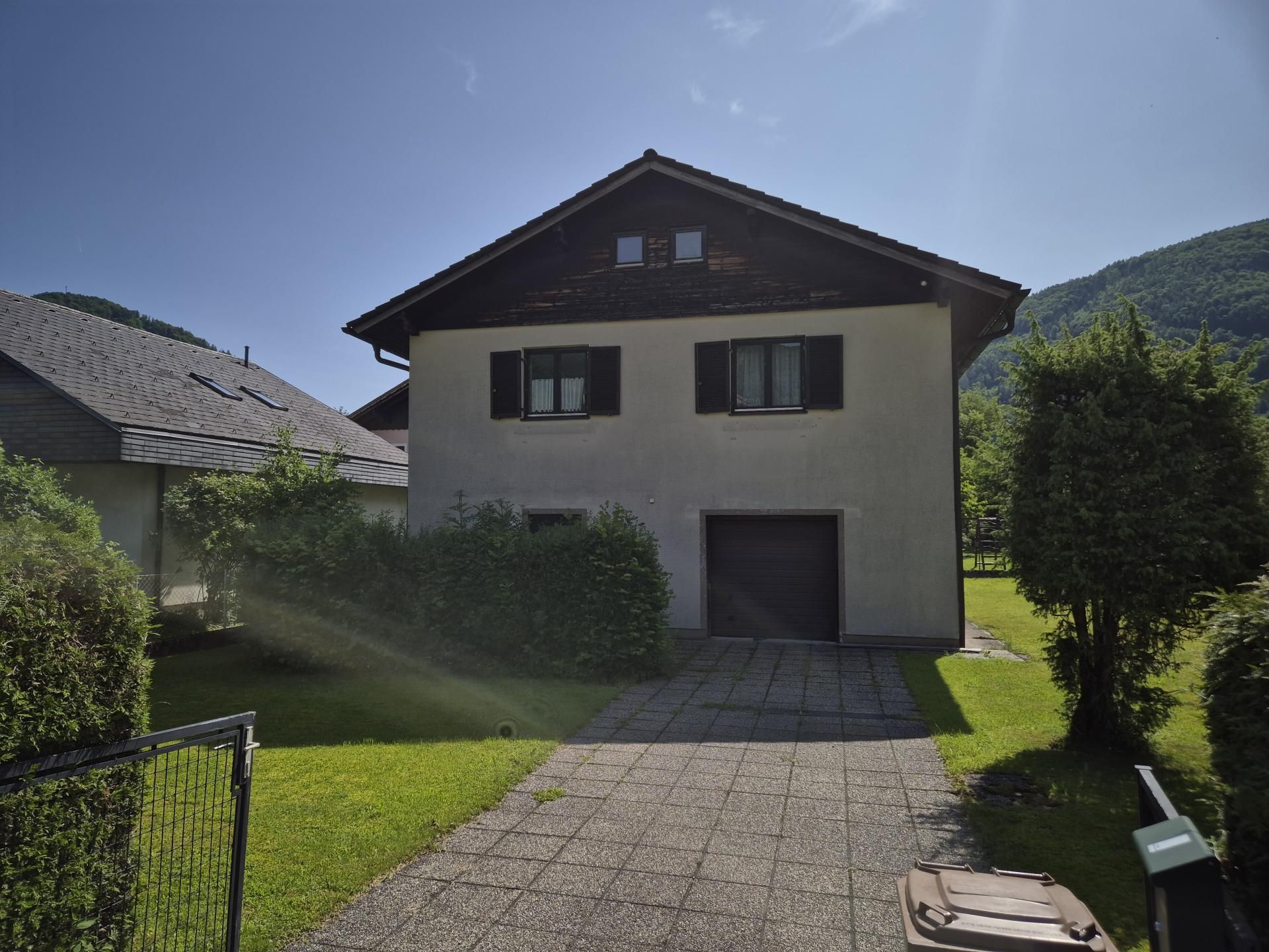 Einfamilienhaus in ruhiger Siedlungslage sanierungsbedürftig
