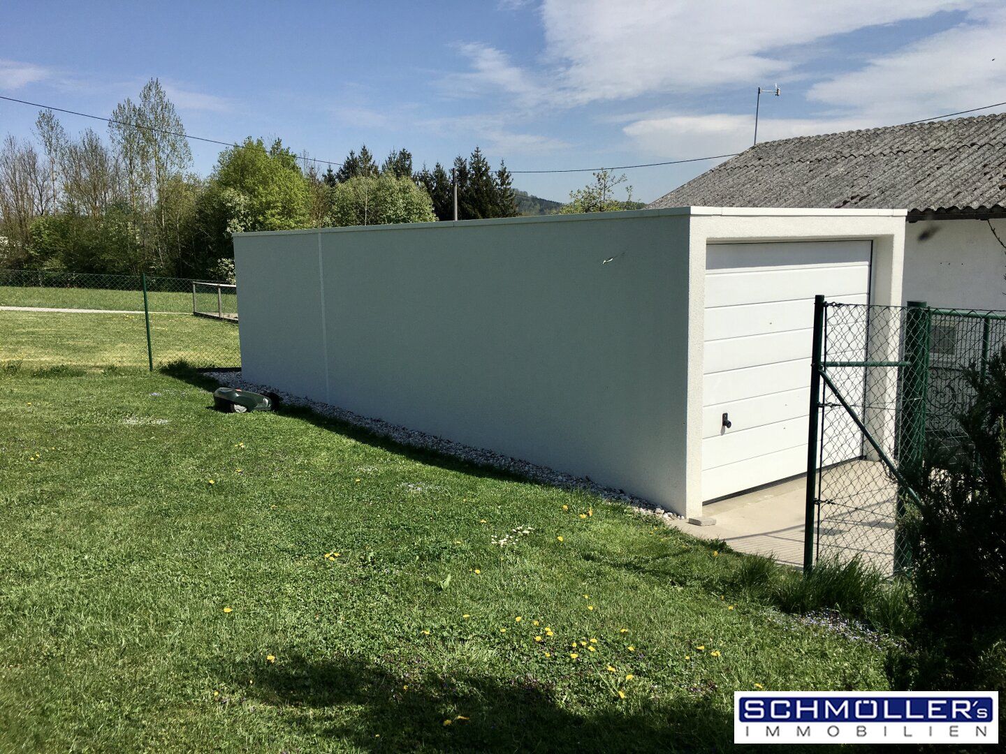 Wunderschönes Baugrundstück mit Baumbestand und Garage - Ansicht 2