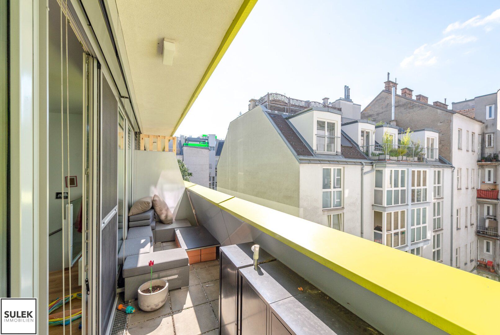 ab Oktober: ruhige 3 Zimmer Maisonette Wohnung inkl. südseitiger Loggia in beliebter Lage - nahe U6 & Mariahilfer Straße!