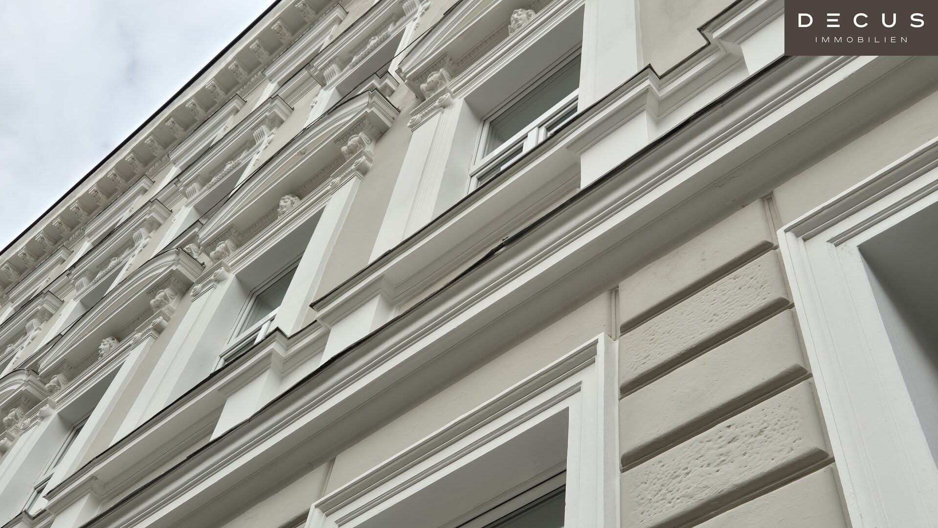 | UNBEFRISTET VERMIETETER ALTBAU | SANIERTES HAUS | STILFASSADE