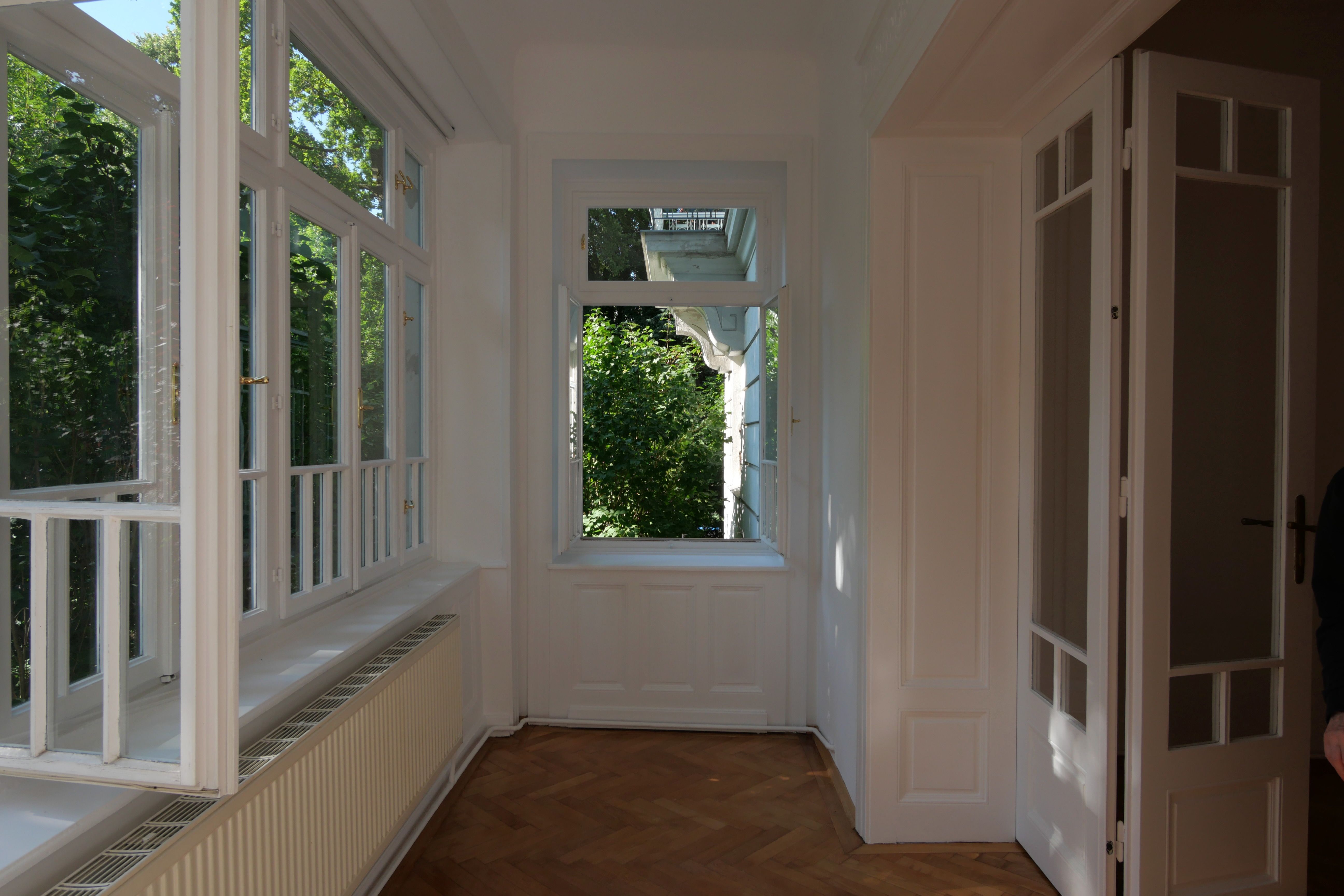 Sommerlich kühle Stilaltbauwohnung in Hietzinger Bestlage, gartenseitig gelegen