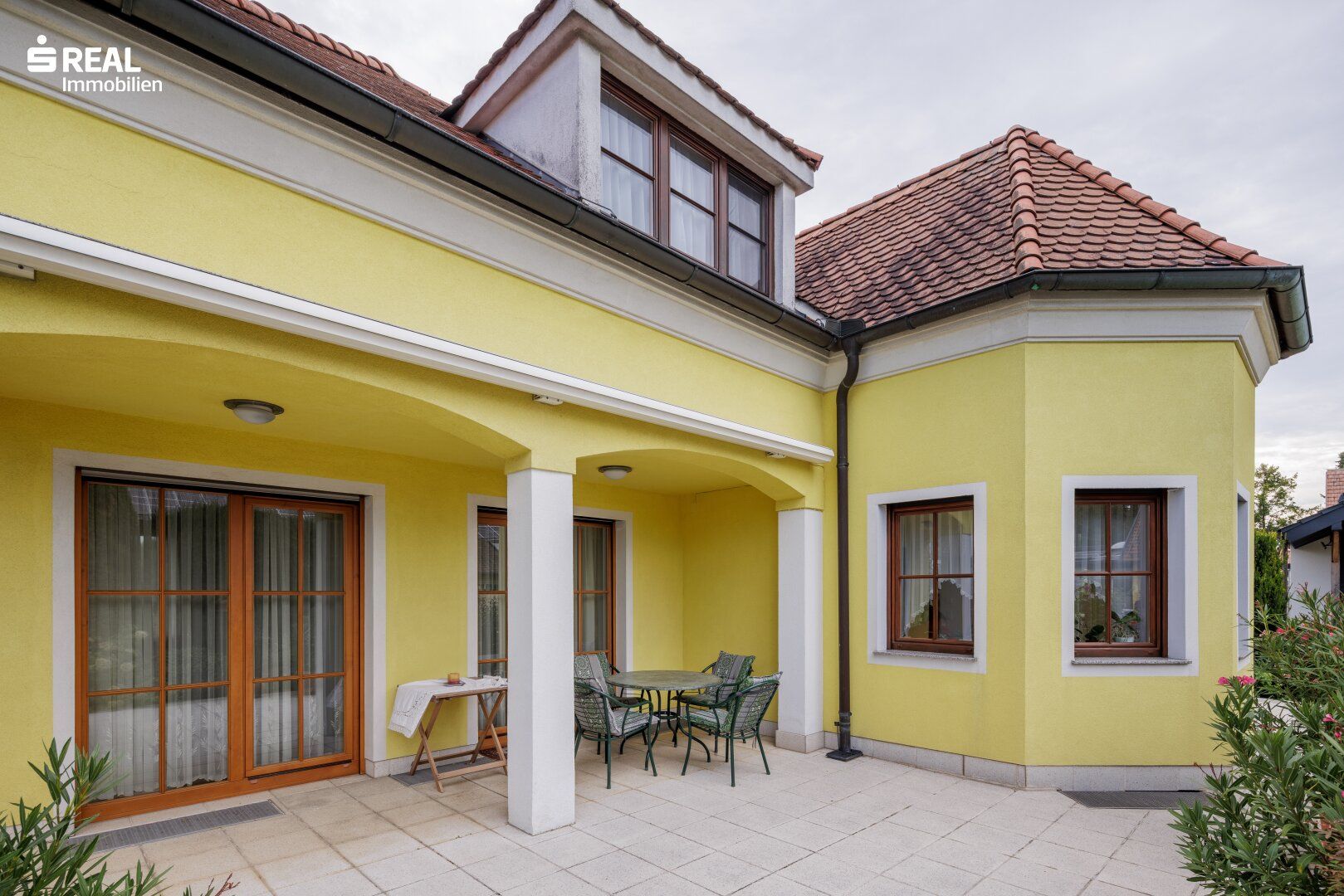 Traumhaus in Göllersdorf: Gepflegte 8 Zimmer-Oase mit großem Garten und Garage! - Vista 3