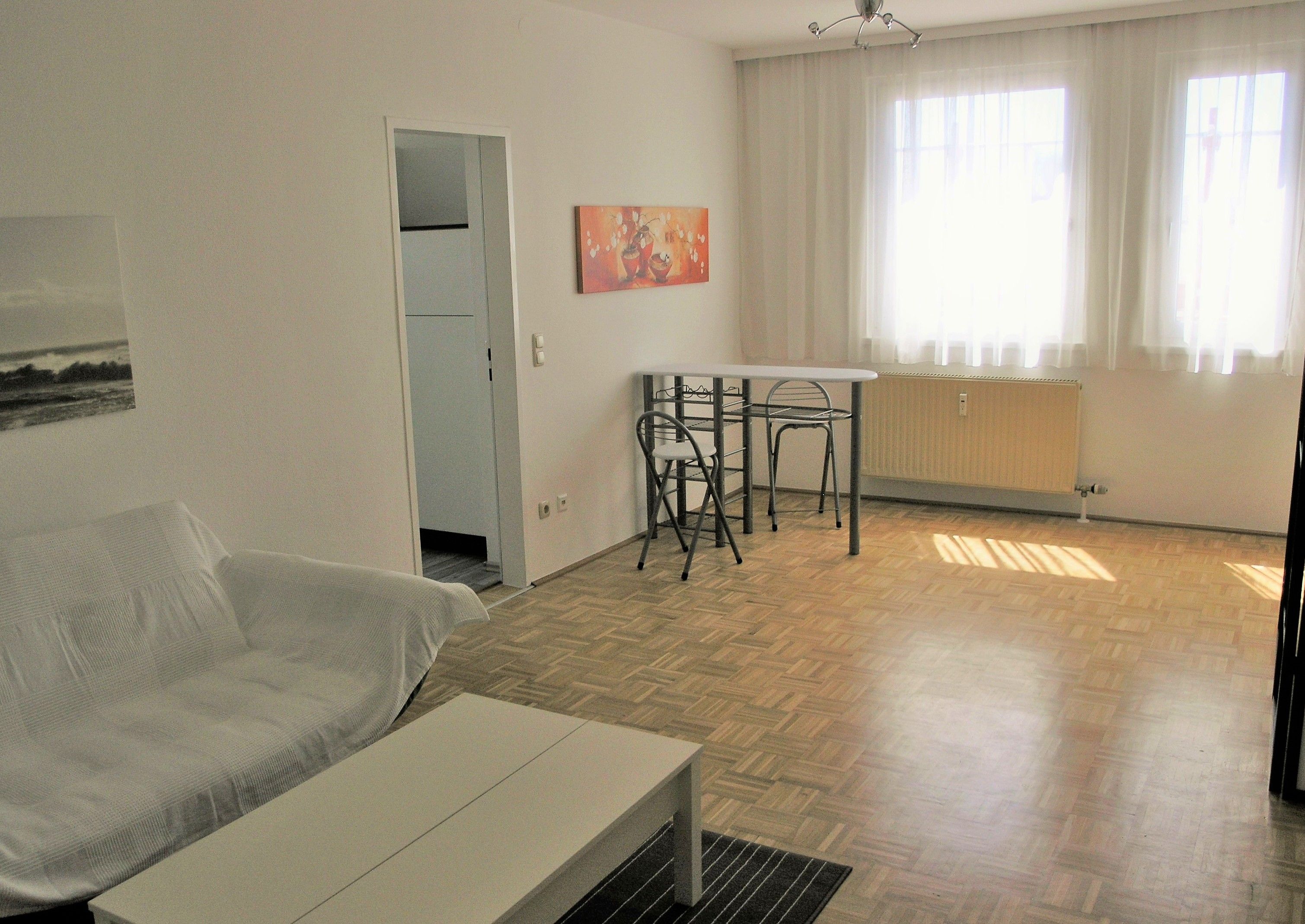 Gepflegte 60 m² Wohnung im Zentrum Leonding mit verglaster Loggia und Aussichtslage.