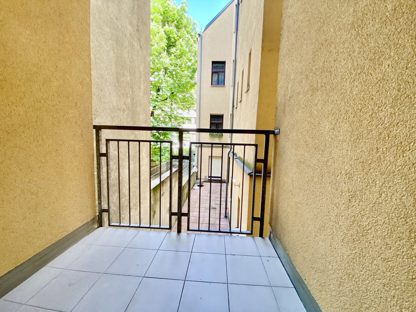 SCHÖNE 2-ZIMMER WOHNUNG MIT LOGGIA NÄHE STADTHALLE