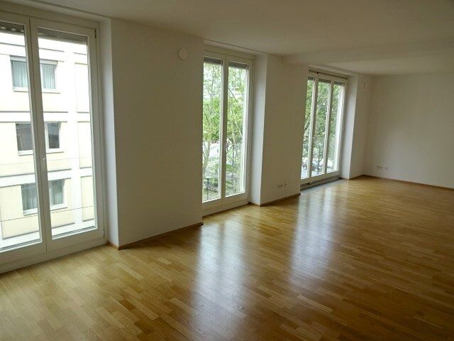 Nähe Schwedenplatz, unbefristete helle 2 Zimmer Wohnung, hofseitiges Schlafzimmer, 3. Liftstock, bitte schriftlich anfragen
