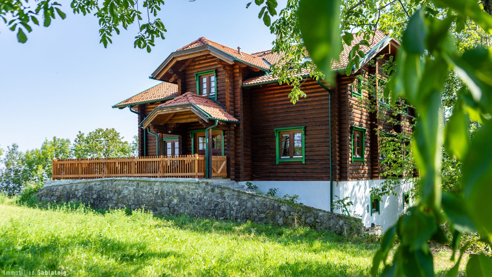 LUXURIÖSES BLOCKHAUS! Ihr stilvoller Rückzugsort inmitten der Natur!