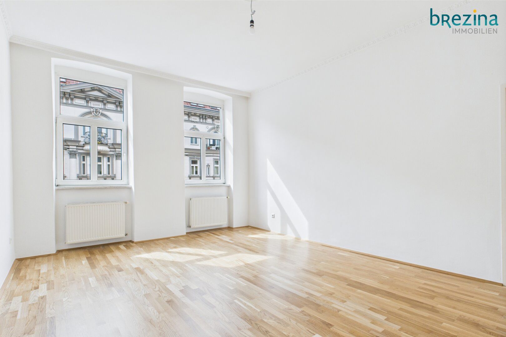 SCHÖNE 2 ZIMMER WOHNUNG - NÄHE FRIEDENSBRÜCKE - 3. Stock ohne Lift