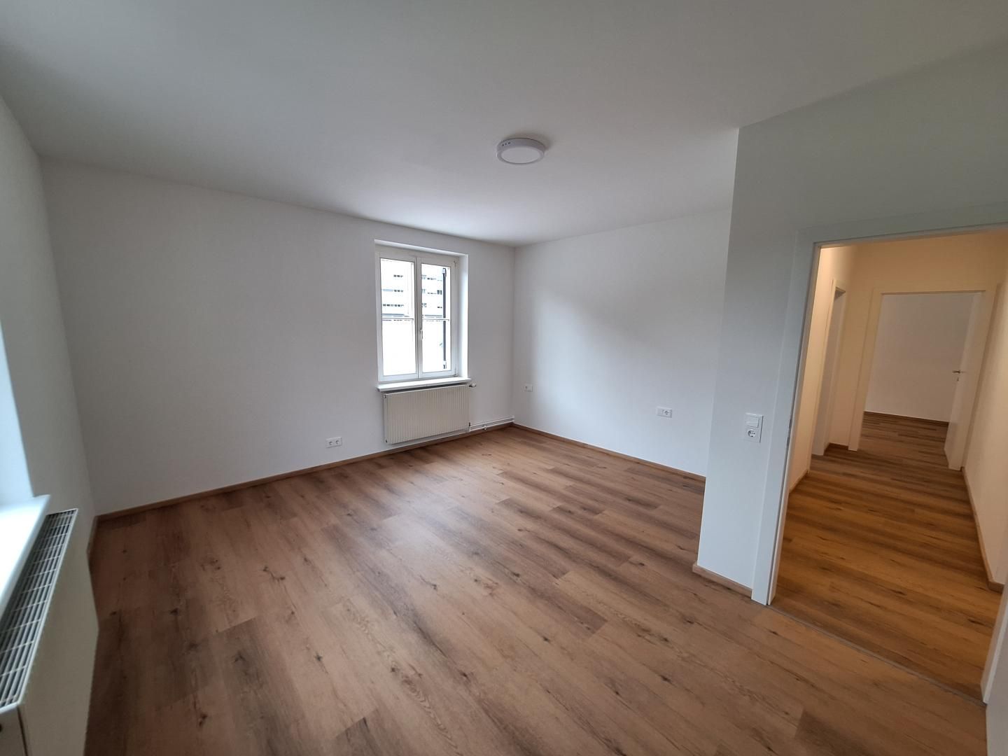Frisch sanierte 2 Zimmerwohnung im 1. Obergeschoss