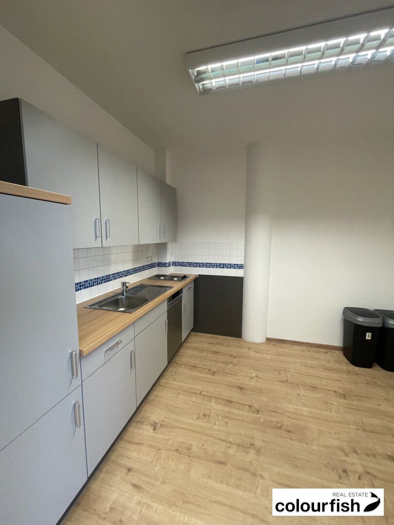 Helles Büro direkt bei S-Bahn Brünner Straße - Mehr