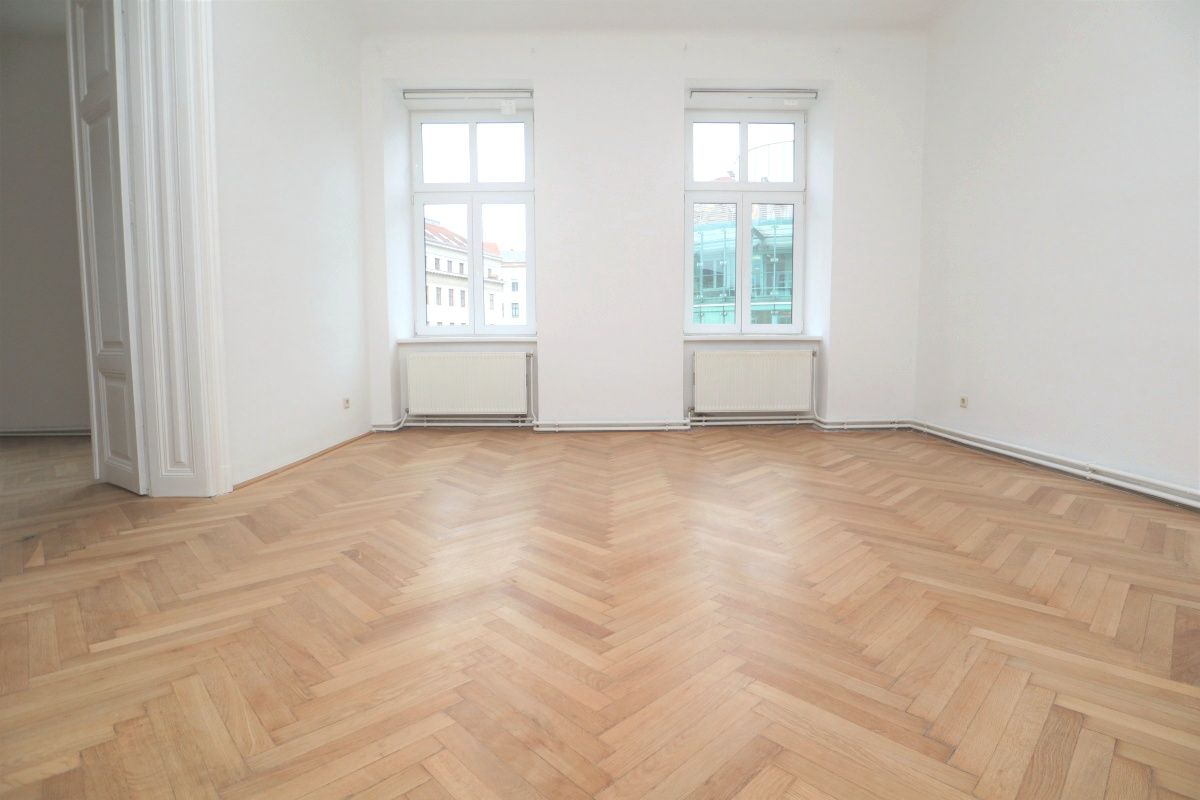 WUNDERBARE DREI Zimmer Wohnung im ALTBAU