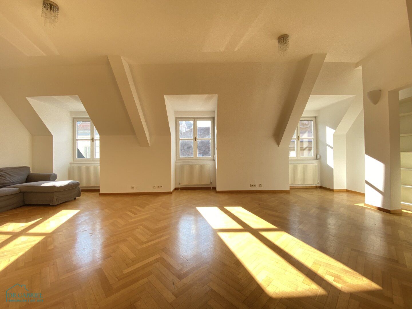 INNENSTADT DACHGESCHOSSWOHNUNG - BEZUG AB 01.08.2025