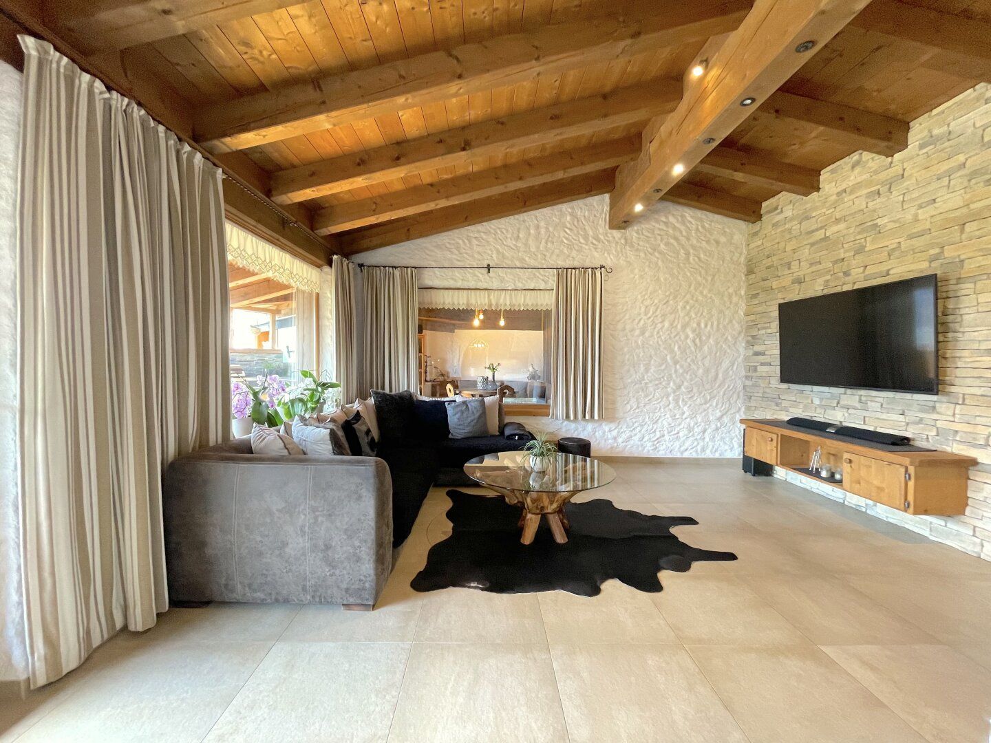 Doppelhaus am Wasserwaal in Telfs: Tradition trifft moderne Architektur - Skats 2
