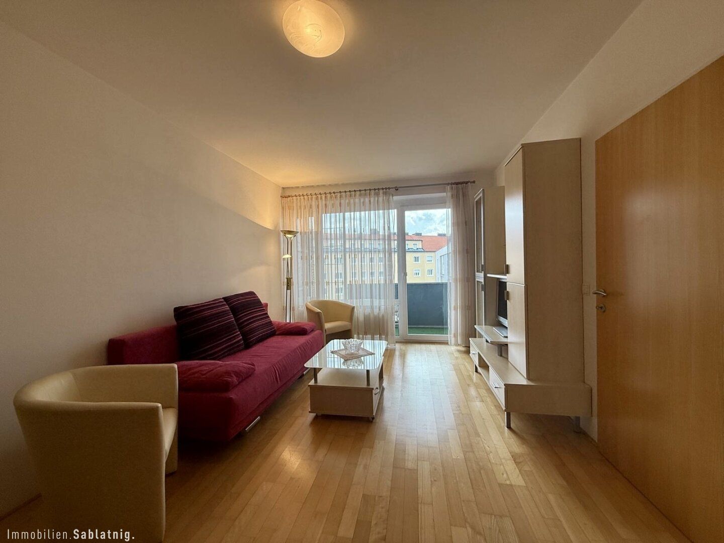 MODERNE 2-ZIMMER-WOHNUNG MIT BALKON! Mit Tiefgaragenplatz - direkt am Bahnhof Krems Süd!