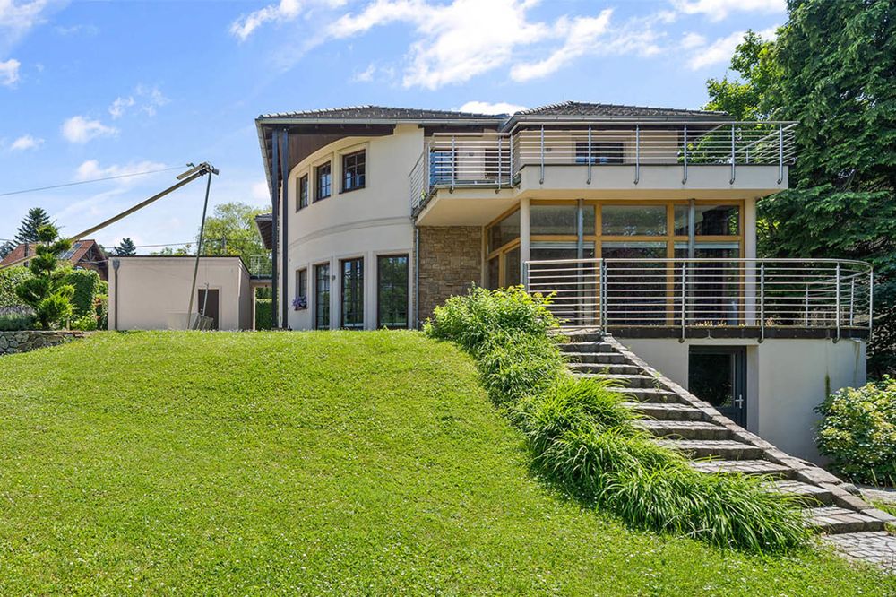 Villa zum Verlieben! Großzügiges Wohnerlebnis und architektonische Raffinesse