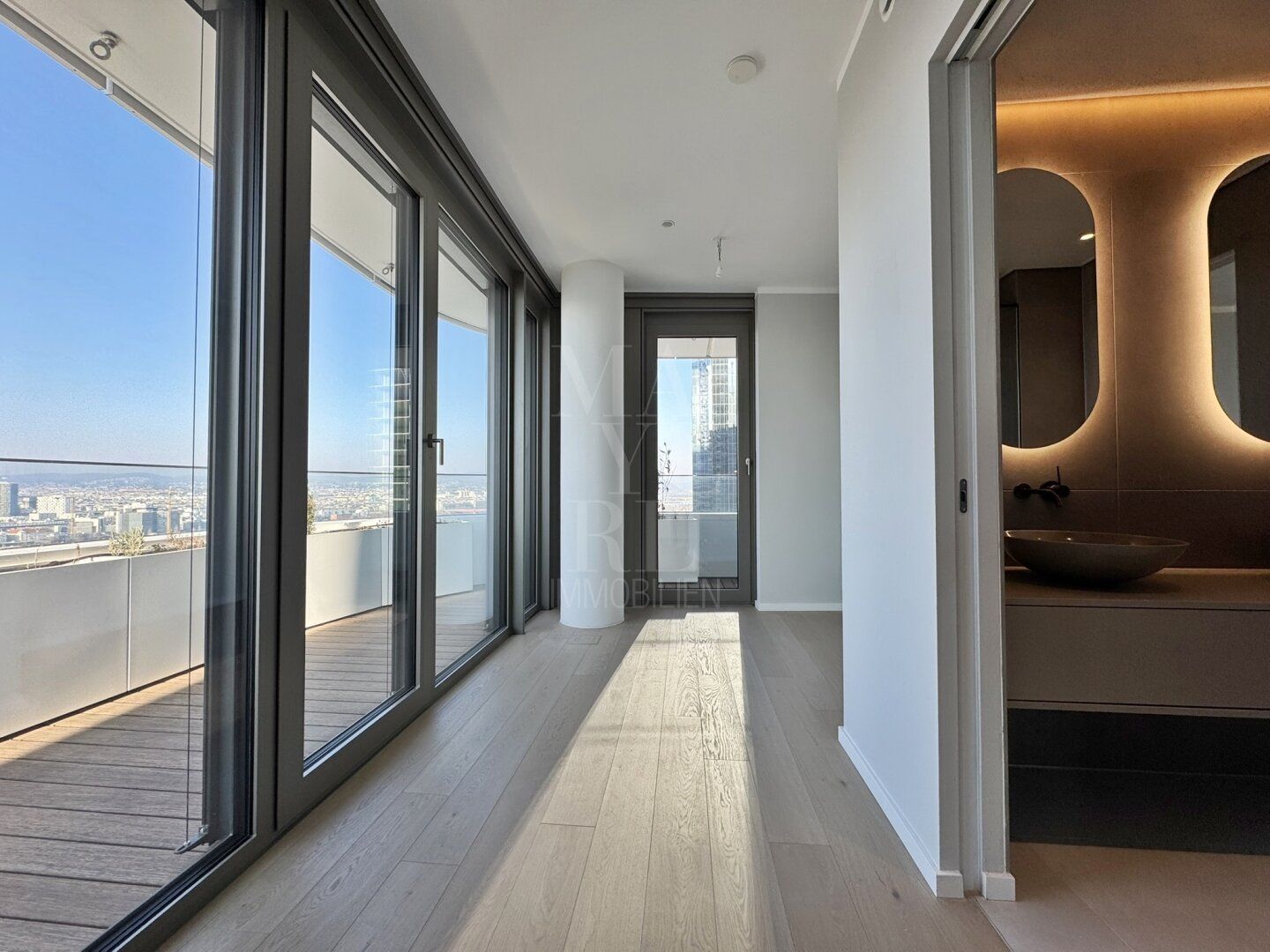 DANUBEFLATS. seltene und exklusive Eckwohnung mit zwei Terrassen im 24. Stockwerk