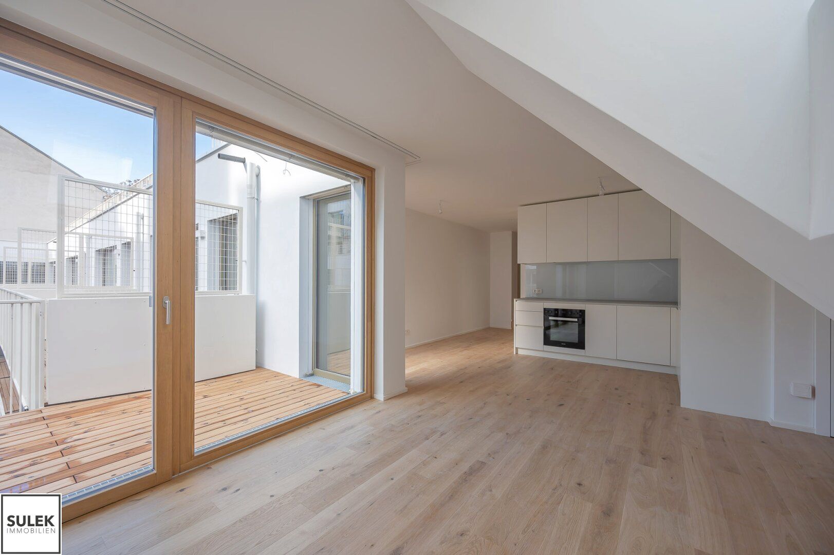 Wien-Neubau: DG-Wohnung mit Abstellraum, Balkon, Klimaanlage, Fußbodenheizung, uvm. (Erstbezug)