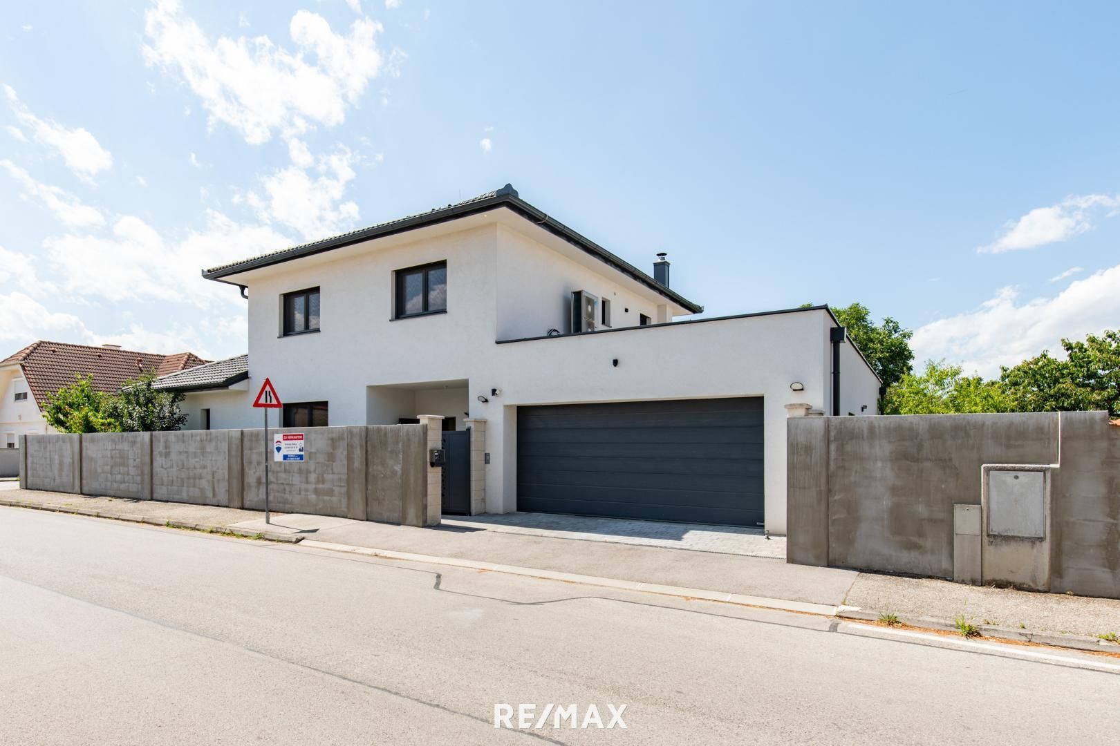 Großzügiges Familienhaus mit Garage, Photovoltaik, Einliegerwohnung!