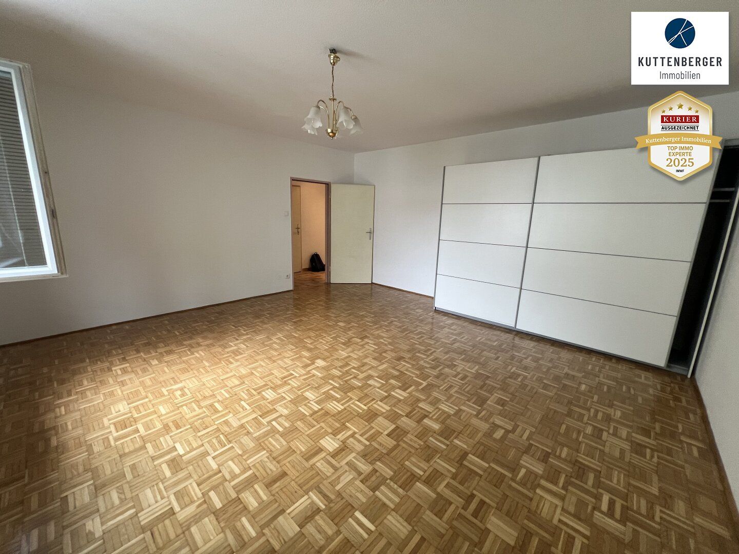 !Separat begehbare zwei Zimmer + große Küche!