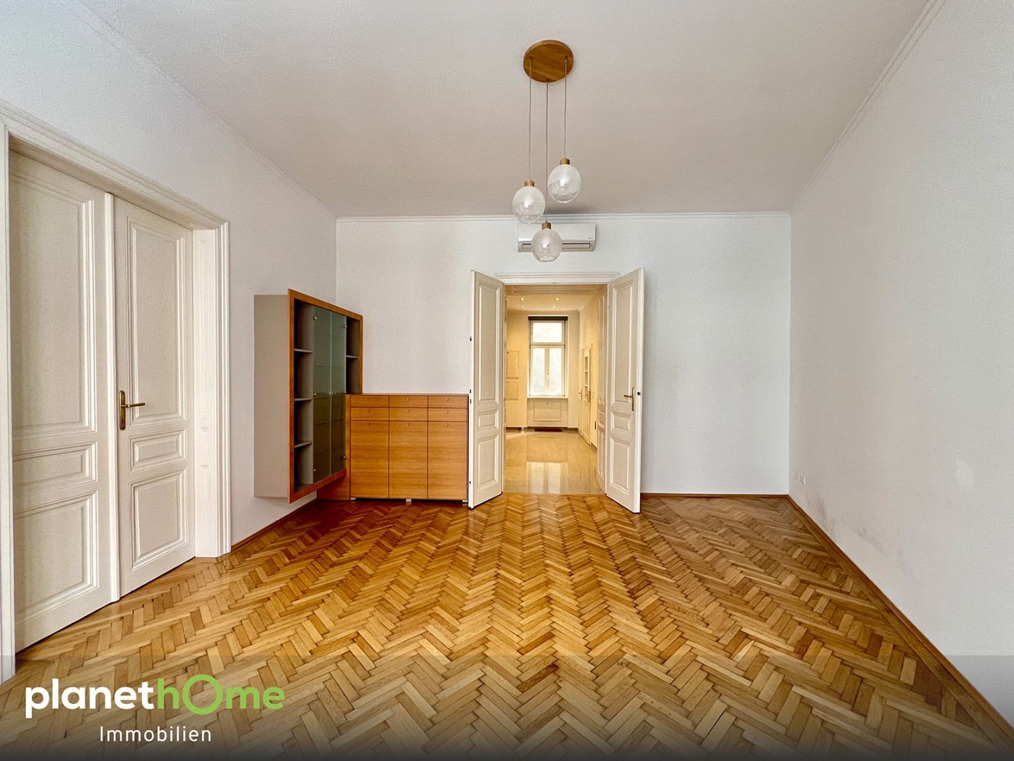 2-Zimmer-Wohnung/moderner Altbau/Klimaanlage/Einbauküche
