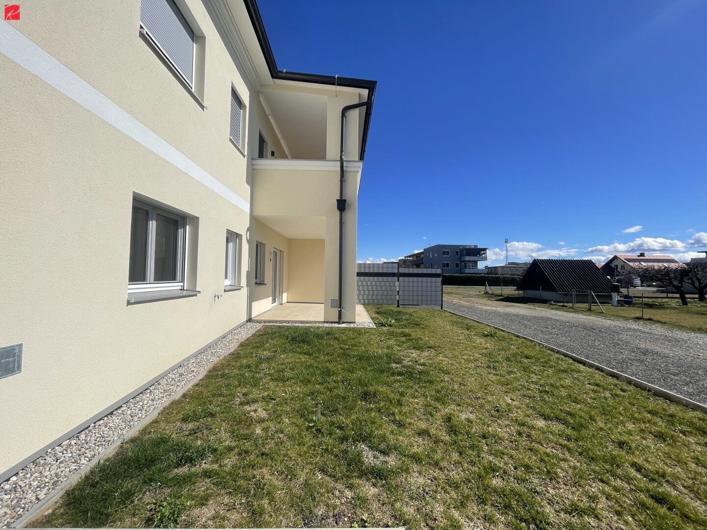 Moderne Gartenwohnung mit überdachter Terrasse