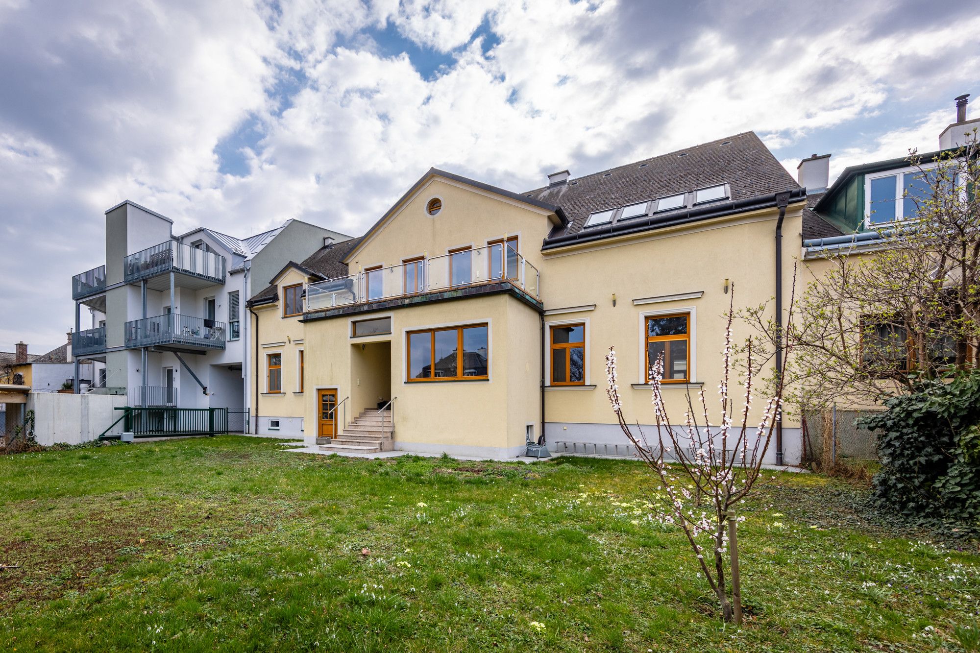 Großzügiges Haus mit Garten mitten in Maria Enzersdorf!