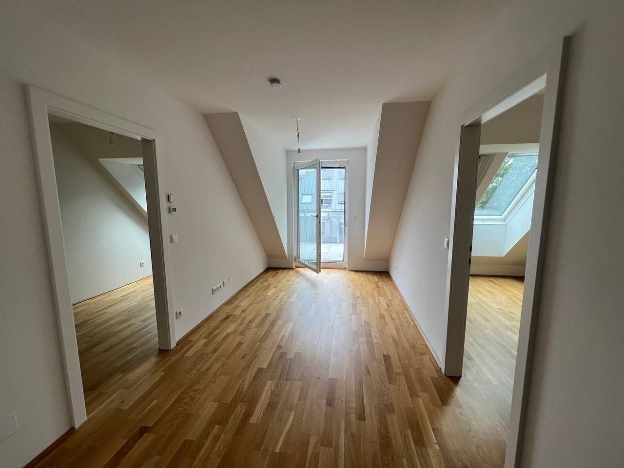 EXKLUSIVES WOHNEN IN RUHIGER LAGE MIT BALKON & GARAGE - IDEAL ZUR ANLAGE
