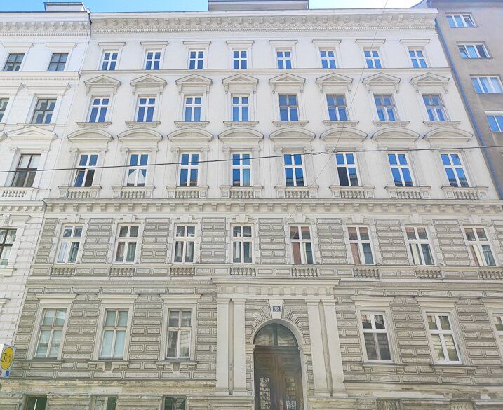 Hörlgasse! Großzügige Altbauwohnung zum selbst gestalten im 3. Liftstock in zentraler Citylage!