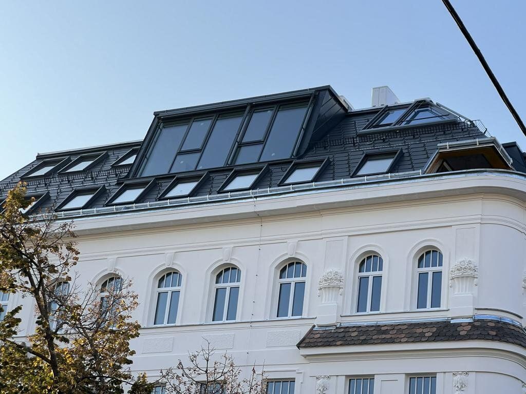 4-Zimmer-Dachgeschosswohnung (Massivbauweise) mit Terrassen in generalsaniertem Altbau