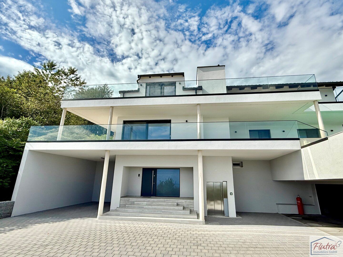 Luxus trifft Natur - Exklusive Gartenwohnung im Haus-Charakter mit Pool und großer Terrasse in Altlichtenberg!