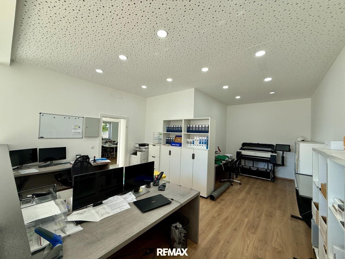 Ideale Gewerbeliegenschaft für Logistik & Produktion - mit Büro und Wohnung - Mehr