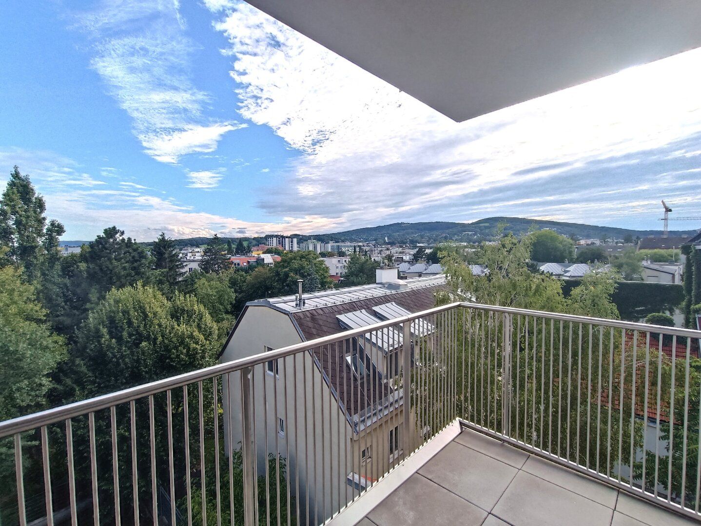 Neubau! Single-Wohnung mit traumhaften Ausblick im 14. Bezirk! U4 Unter Sankt Veit fußläufig erreichbar! (Stellplatz optional verfügbar)