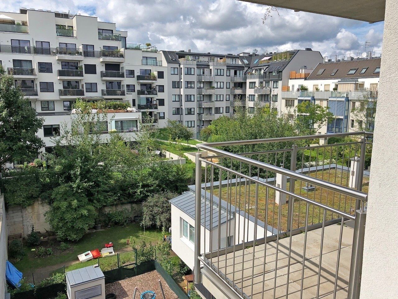 2-Zimmer-Neubau in Hofruhelage mit Balkon - U3 Kendlerstraße!