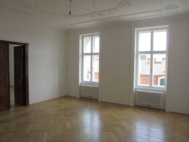 Repräsentative 4-Zimmer Altbauwohnung in Stadtpalais Nähe Schwarzenbergplatz!
