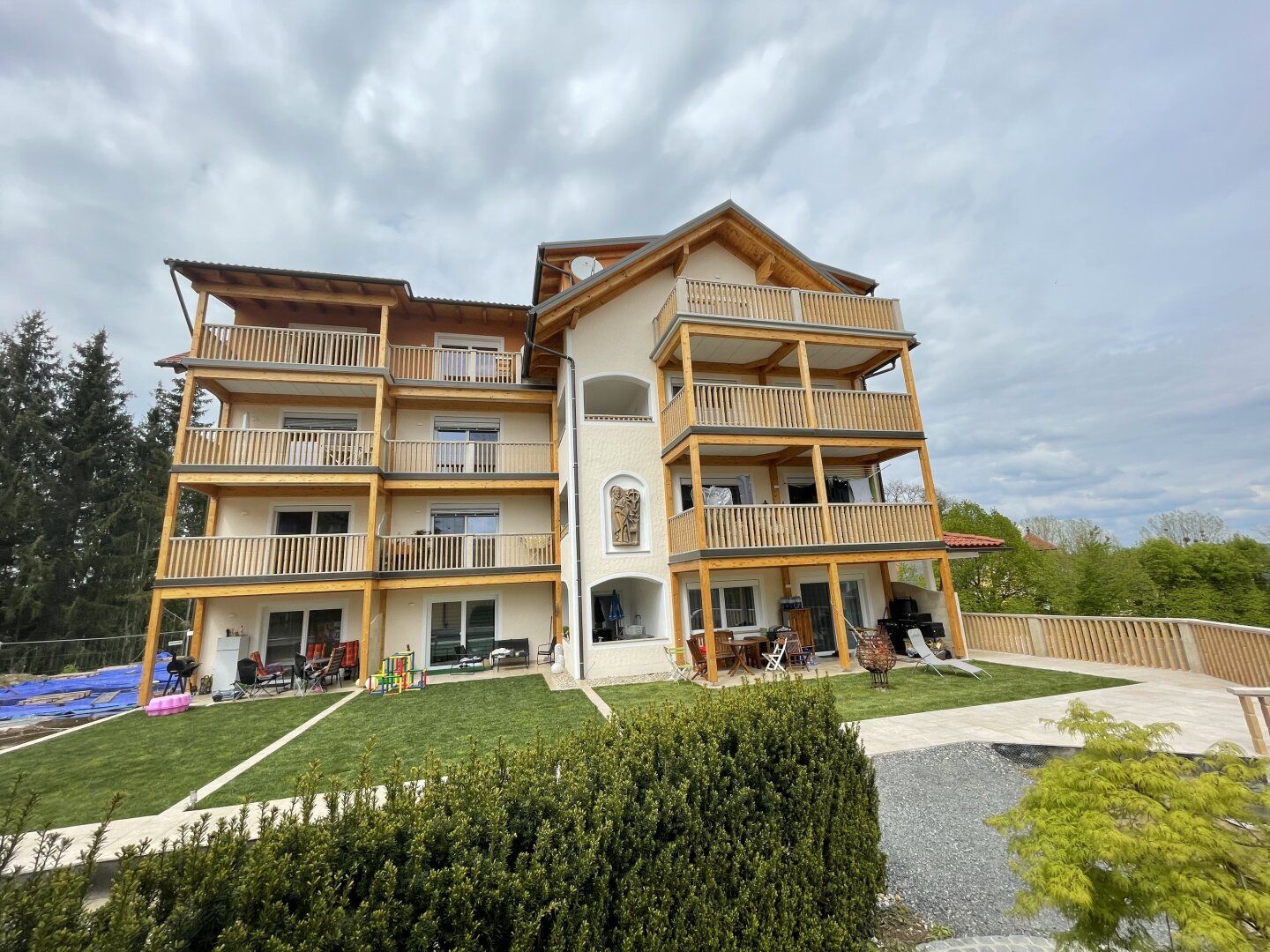 HIGHLIGHT - ABSOLUT HOCHWERTIGES PENTHOUSE mit PANORAMABLICK im VULKANLAND zu VERKAUFEN