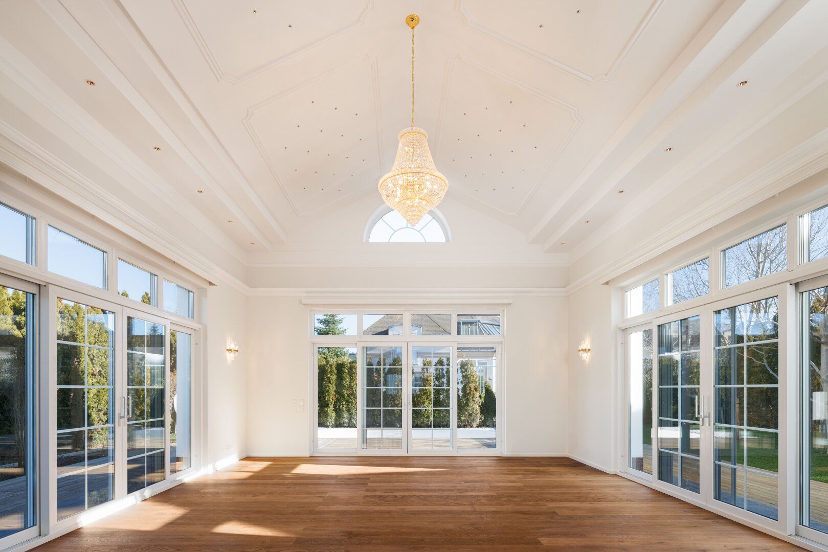 SUPER ANGEBOT!!! 400 M2 LUXUSVILLA mit 4 Schlafzimmer mit Pool und Kamin im Wohnpark 