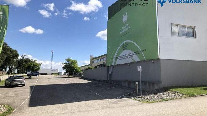 Frontschrägansicht m Aigner