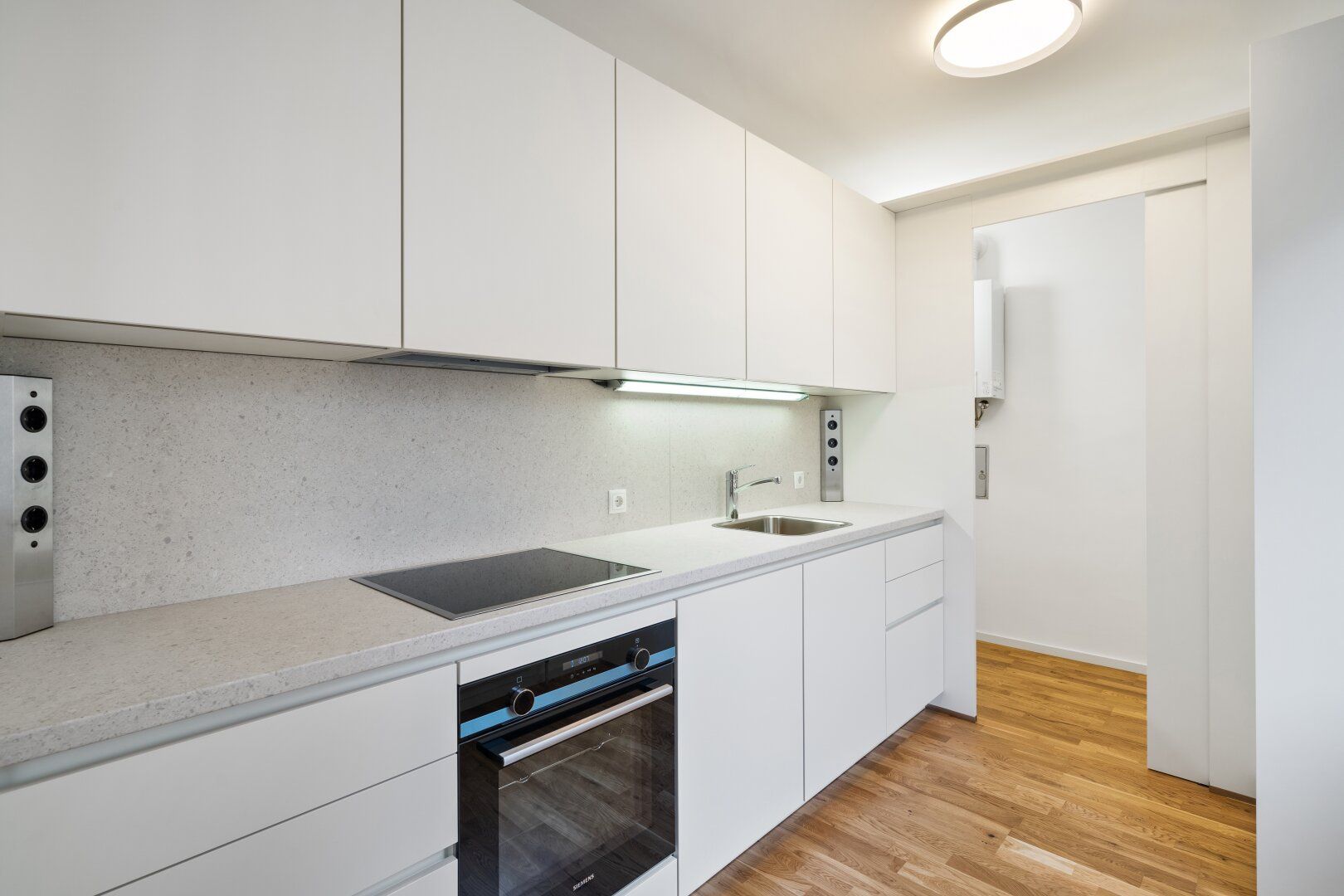 Generalsanierte 3-Zimmer-Wohnung in TOP-Lage des 5. Bezirks - 2 Balkone - ERSTBEZUG