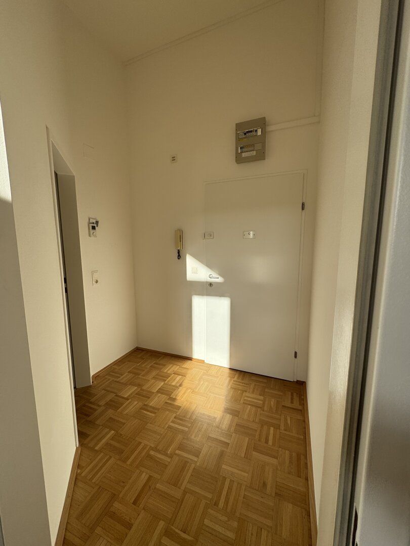 Charmante DG-Wohnung | 46 m² | hell & ruhig | Nähe U4/Naschmarkt | € 1.090 - View 6