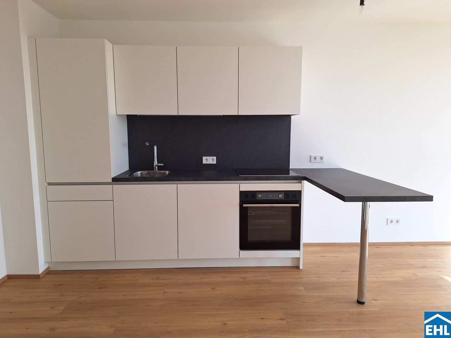 Helle 2-Zimmer-Wohnung mit Balkon und Fußbodenheizung im 19.OG - Urbaner Komfort im High Five!