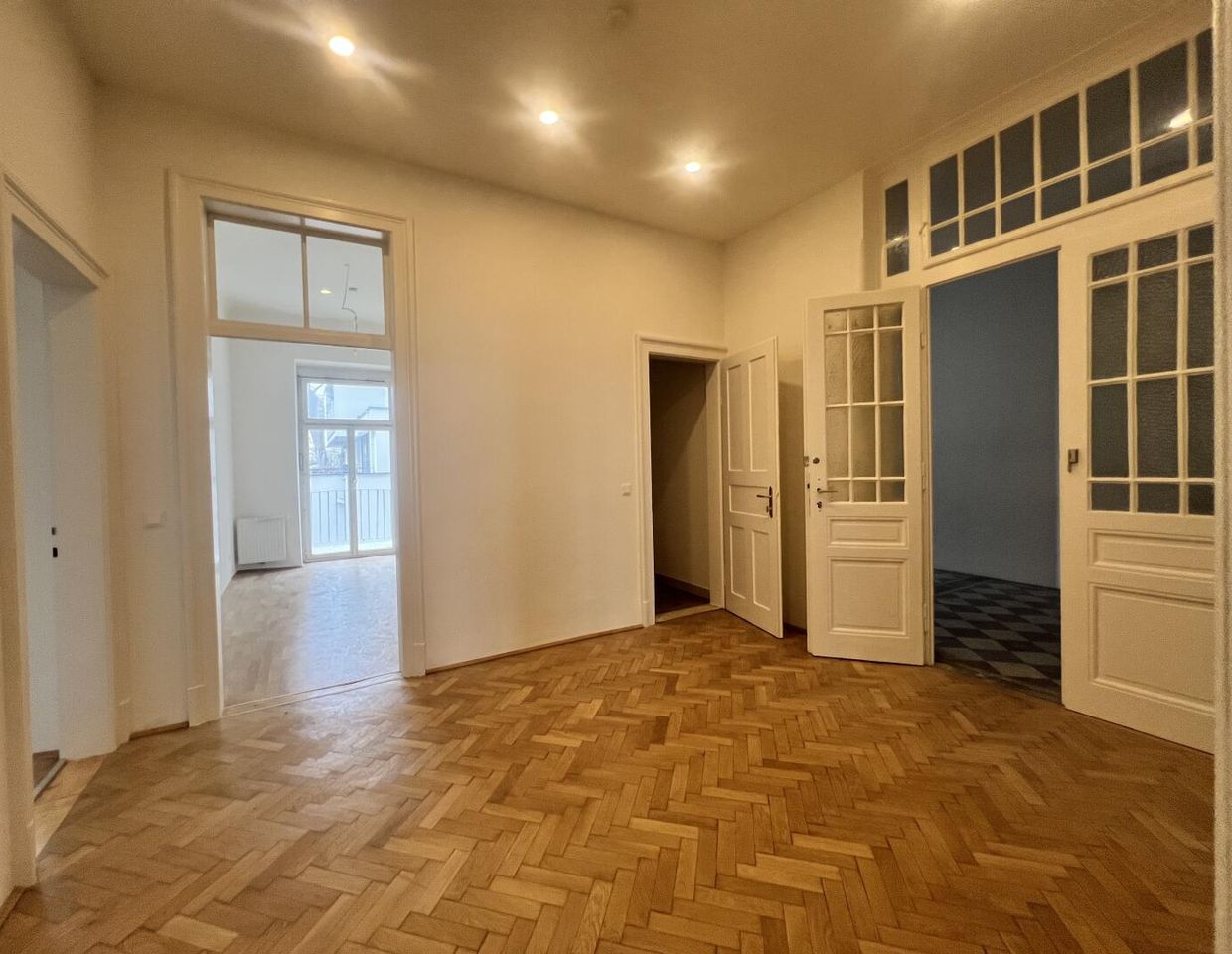 Einzigartige Lage, Altbau neu saniert!!! 3 extra Zimmer + Wohnküche und Balkon in der Körösistraße, ​​​​​​​Gewerbe/Ordination möglich, HPLinksA2