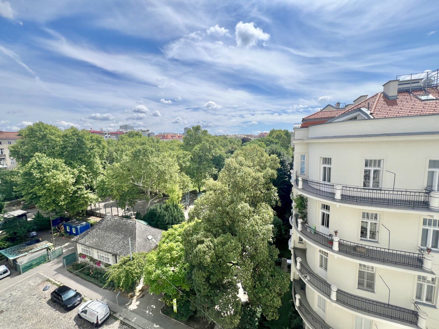 Luxus-Dachgeschoss-Wohnung mit Panoramablick in exklusiver Lage