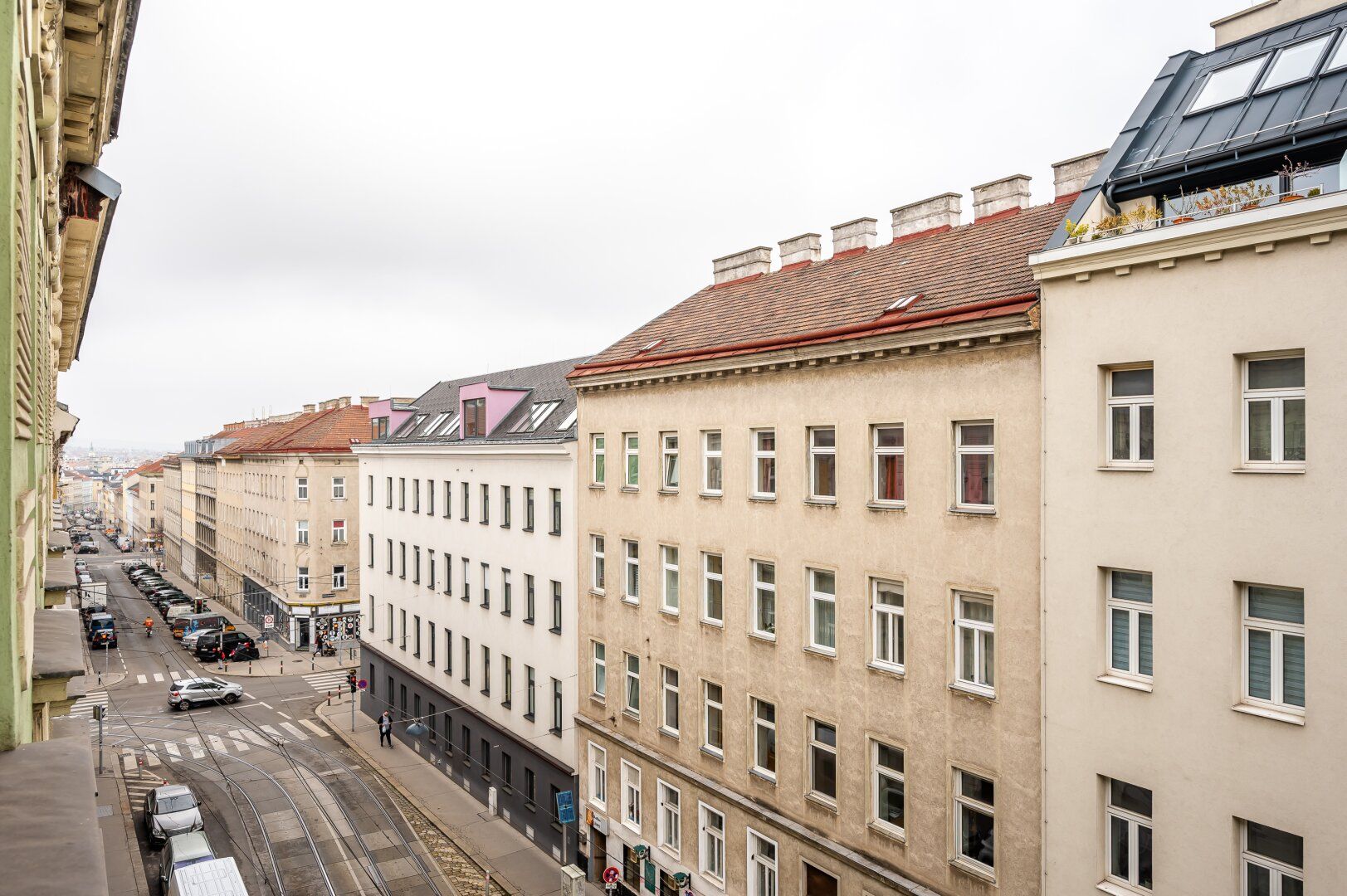 ++H7++ 2-Zimmer Altbau-Wohnung (renovierungsbedürftig), viel Potenzial!