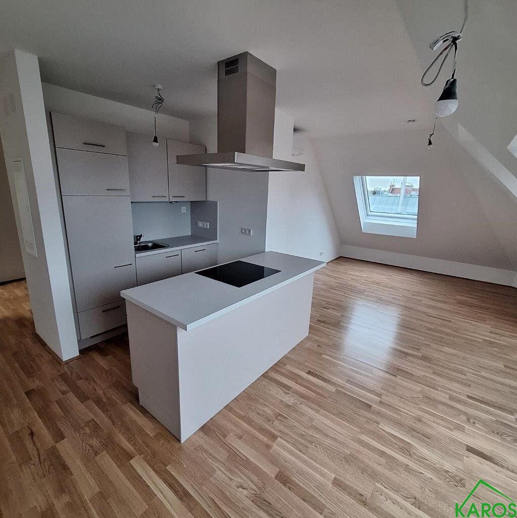 WUNDERSCHÖNE DACHGESCHOSS-WOHNUNG *ERSTBEZUG*