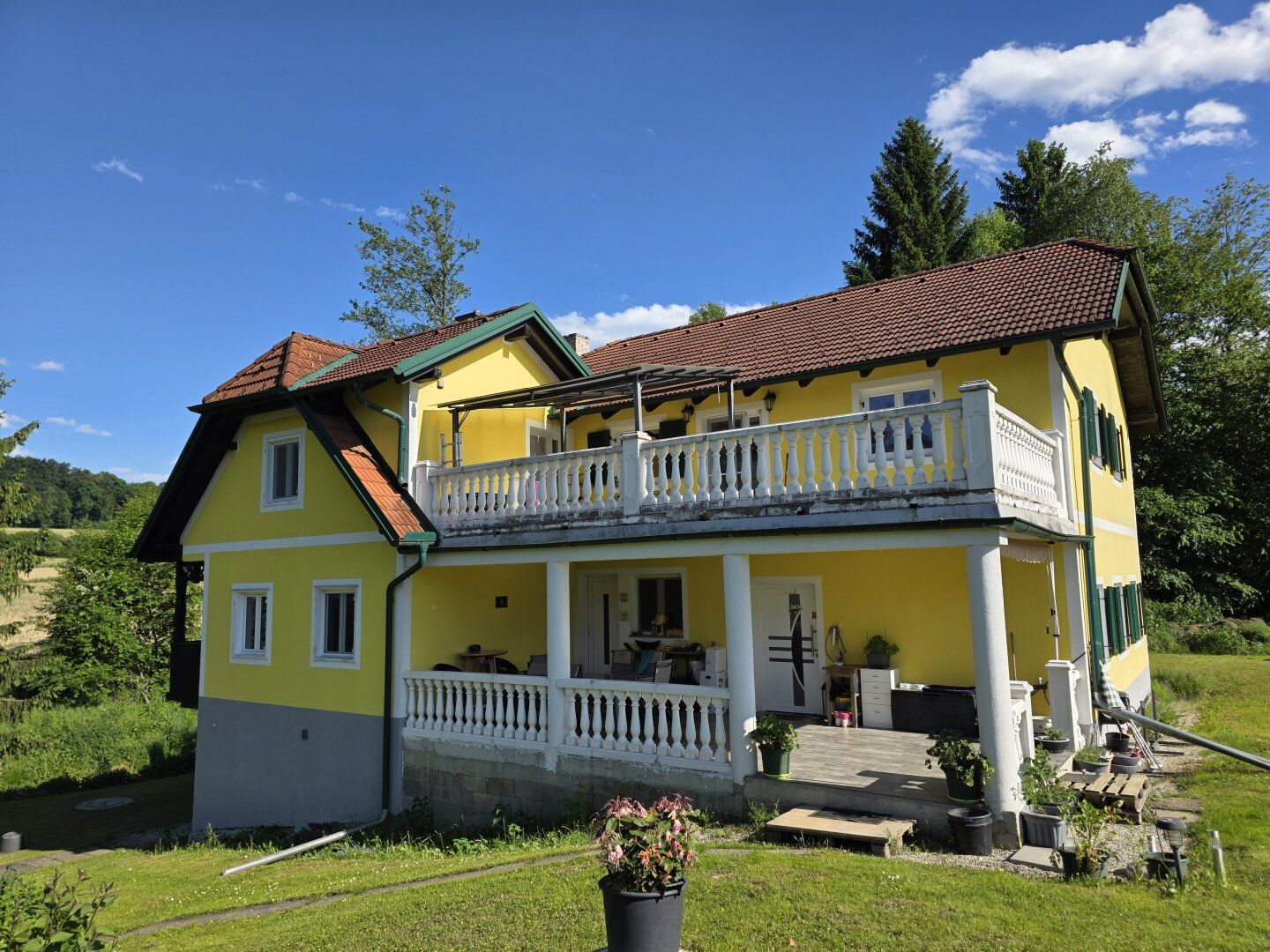 Alleinlage! Ruhiges Mehrfamilienhaus mit 2 Wohneinheiten!