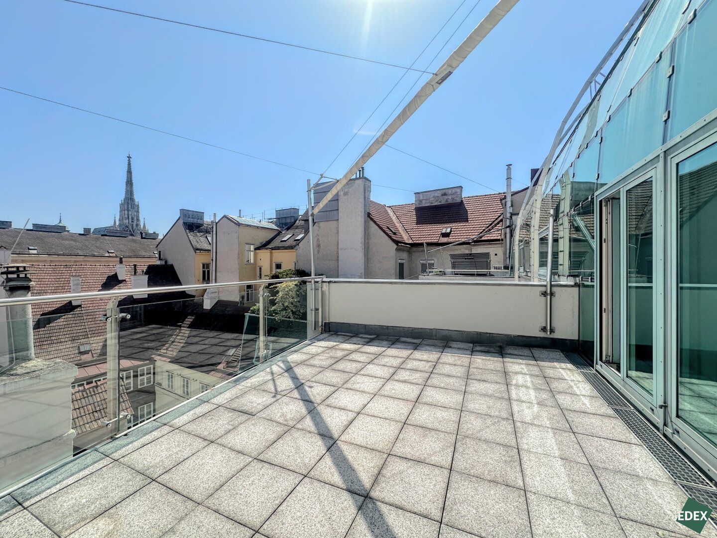 Exklusive Innenstadt-Maisonette mit Glasfront, Freiflächen & Stephansdom-Blick