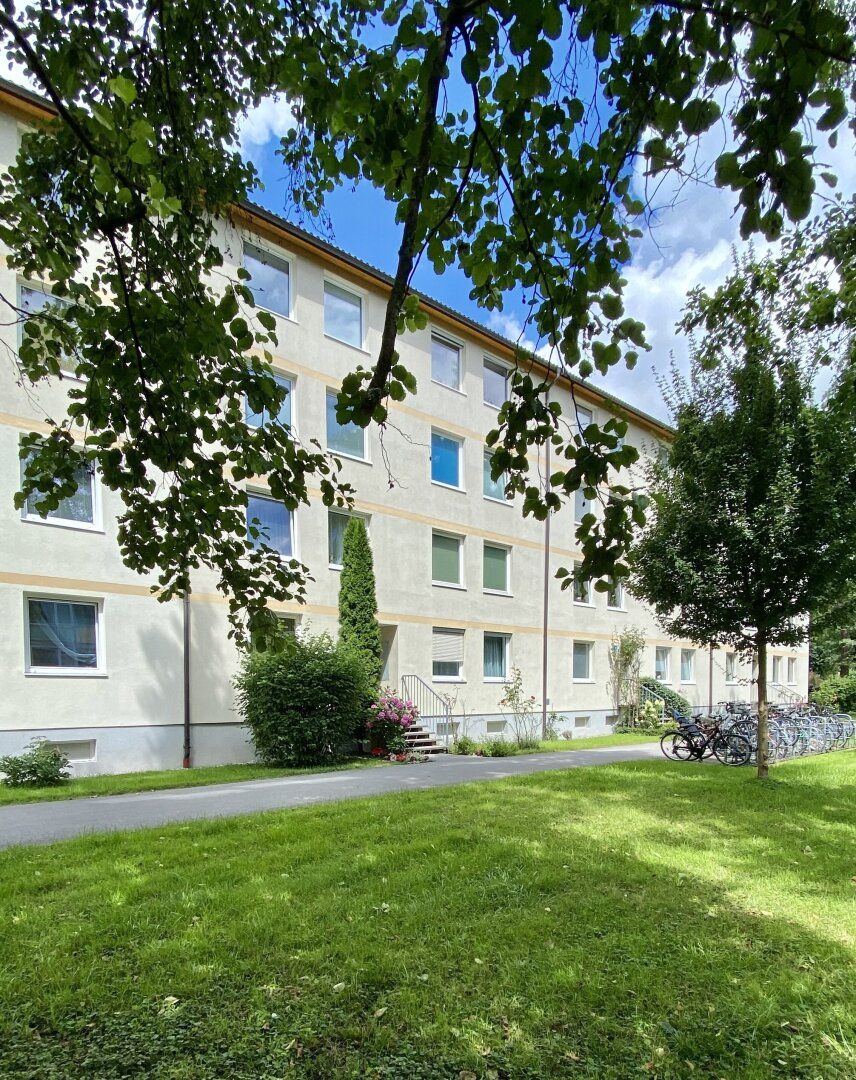 Generalsanierte, helle & ruhige 2 - Zimmer-Wohnung mit Loggia