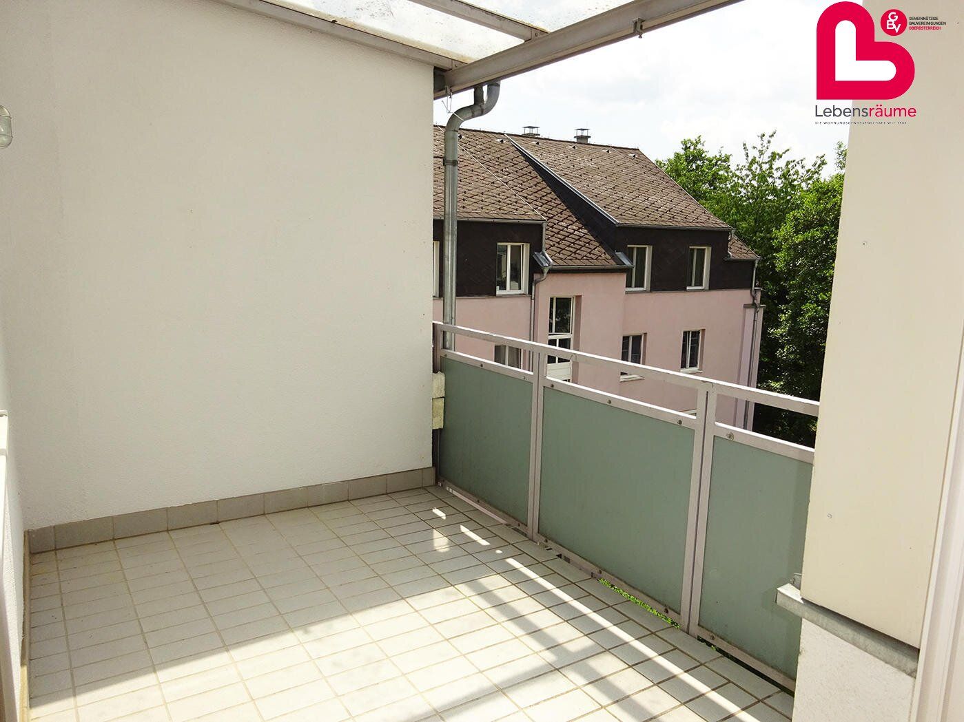 Mittertreffling: Schöne 3-Zimmer Wohnung im obersten Stockwerk